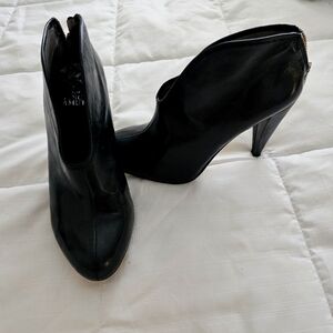 VINCE CAMUTO LEATHER SHOES, 5.5